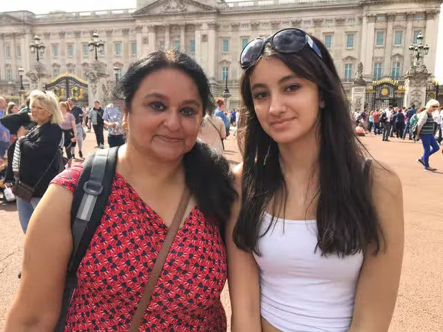 راني شيرجيل وابنتها رافينا بيلي (اندبندنت)