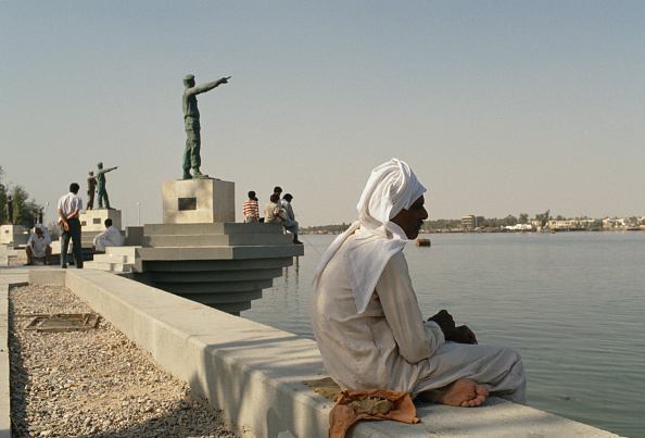 كان شط العرب محط خلاف بين العراق وإيران على مر التاريخ وشهد أحداث كثيرة في فترة الحرب العراقية الإيرانية (غيتي)