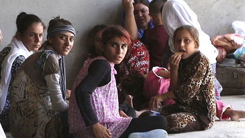 yazidi-women-flee_.jpg
