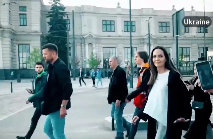 Angelina Jolie11.jpg