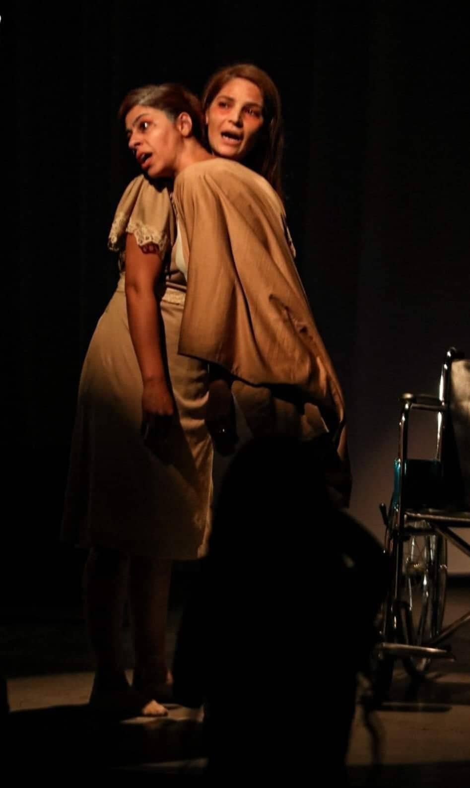 thumbnail_من مسرحية نقيق.jpg