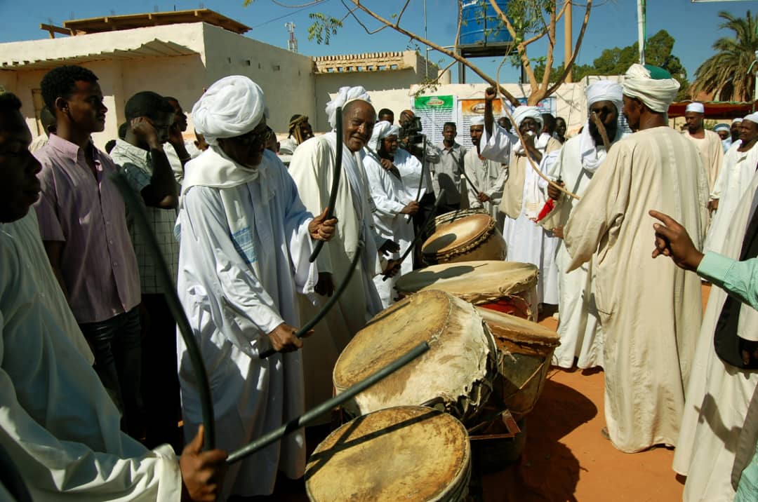 في السودان كانت عادة ضرب النحاس، المستمدة من حضارة مملكة كوش القديمة تقام في المآتم (اندبندنت عربية- حسن حامد)