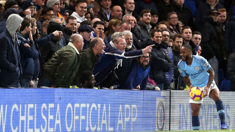 اللاعب الانجليزي رحيم ستيرلينغ اتخذ موقفاً حازماً من مشجعي فريقه العنصريين (غيتي)