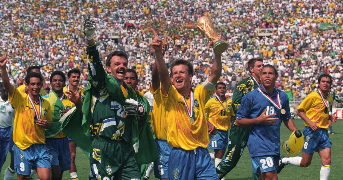 من احتفالات فوز البرازيل بكأس العالم 1994 في الولايات المتحدة وكلفت الاقصاد آنذاك خسائر بمليارات الدولارات (رويترز)