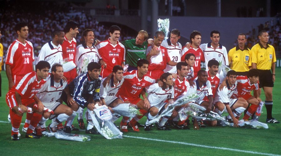 من مباراة ايران والولايات المتحدة في نهائيات كأس العالم 1998 (موقع الفيفا) 
