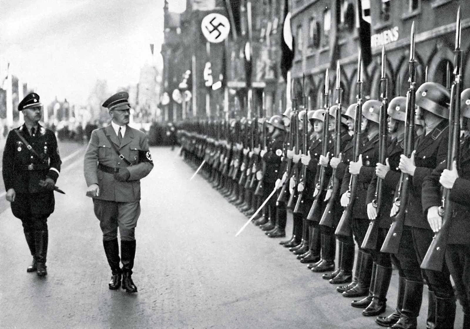 Heinrich-Himmler-assembly-Adolf-Hitler-guard1.jpg