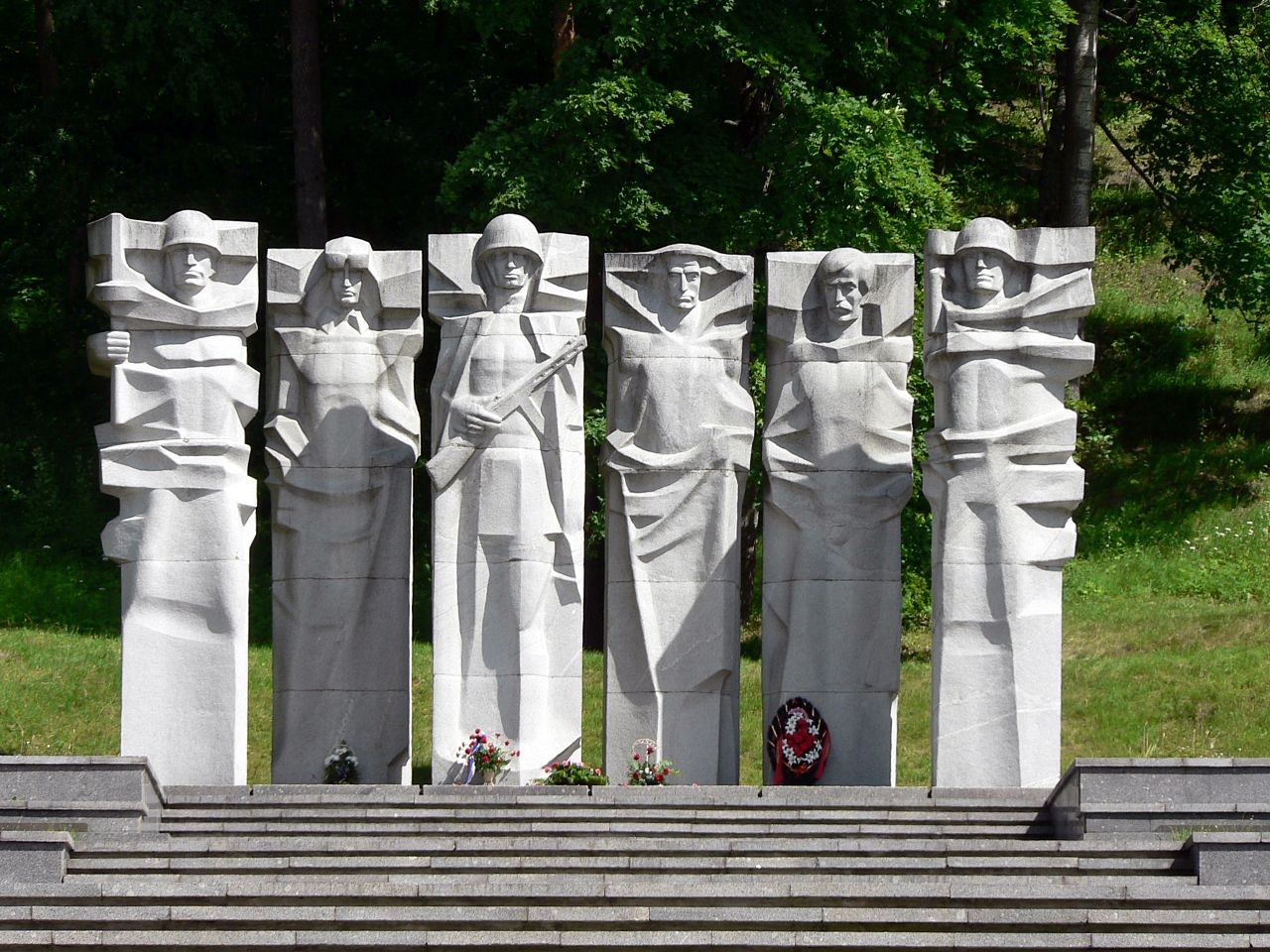 النصب التذكاري السوفياتي في مقبرة "أنتاكالنيس" ينتظر عمليات الإزالة (ويكيميديا)