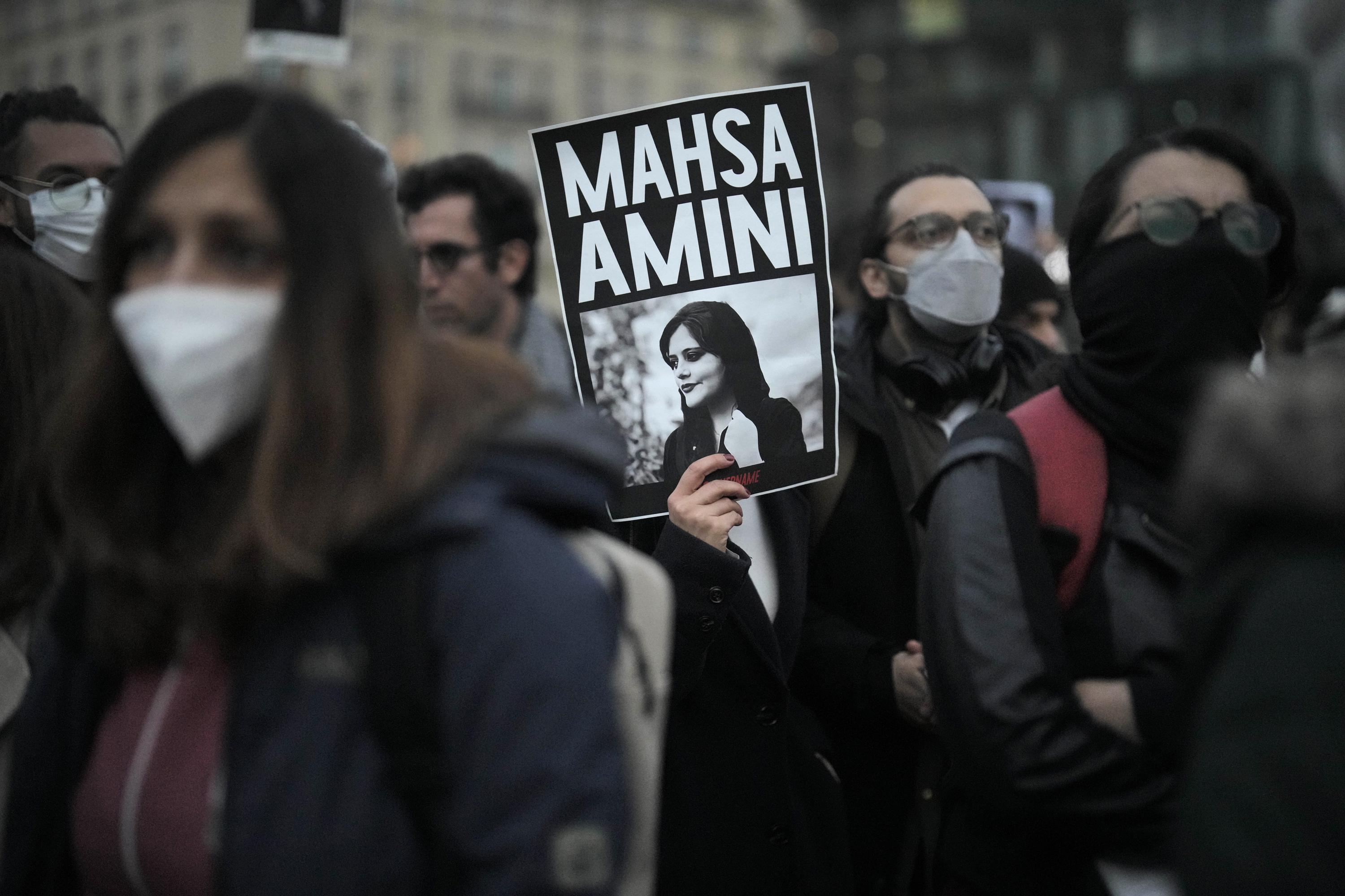 قوبلت الاحتجاجات الإيرانية على مقتل مهسا أميني بتأييد عالمي واسع 