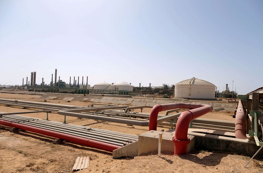 النفط ركيزة أساسية في الاقتصاد الليبي الصورة من رويترز.jpg