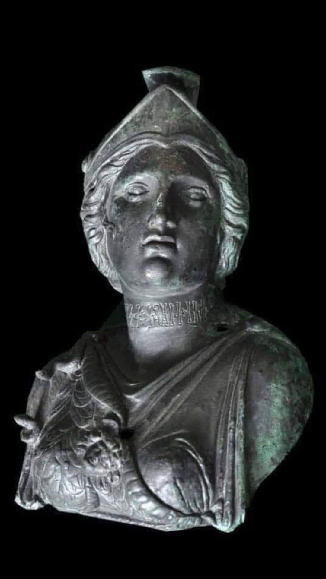 تمثال نادين ذي صدقن في إب الذي عثر عليه عام 2001 (تقرير البعثة اليمنية - الألمانية)