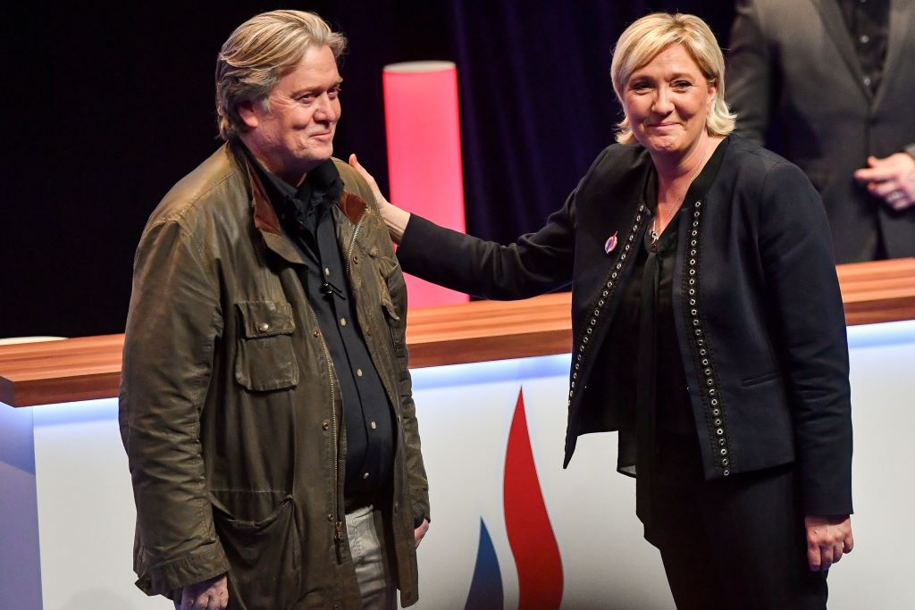 steve-bannon-et-marine-le-pen-afp11.jpg