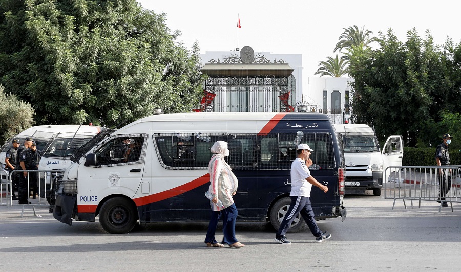 الأنظار تتجه إلى باردو حيث مقر البرلمان في تونس الصورة من رويترز.jpg