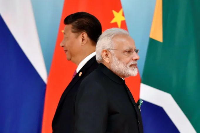 رئيس الوزراء الهندي ناريندرا مودي والرئيس الصيني شي جينبينغ في مدينة كزيامن بالصين خلال سبتمبر 2017 