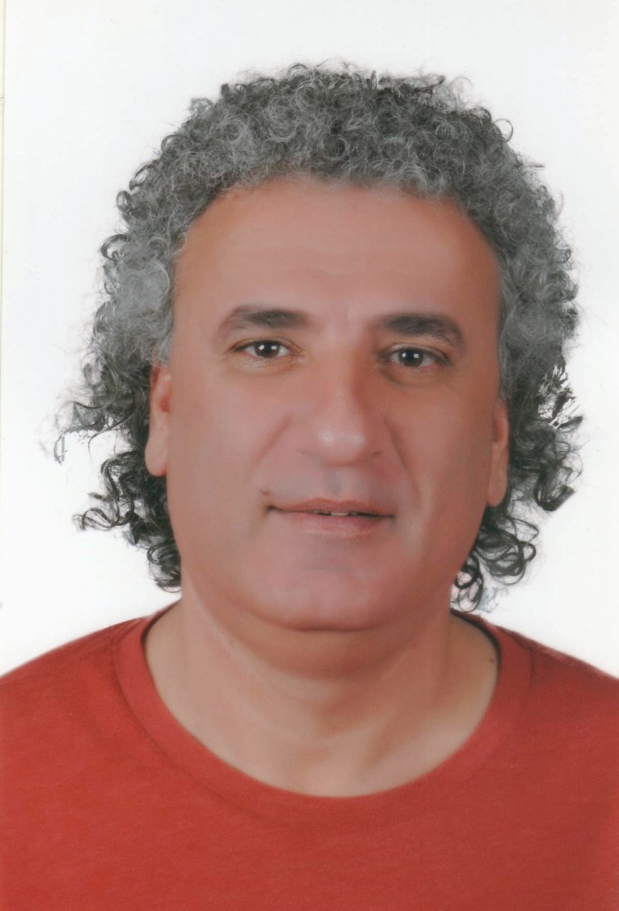 thumbnail_الناقد والروائي الفلسطيني فجر يعقوب.jpg