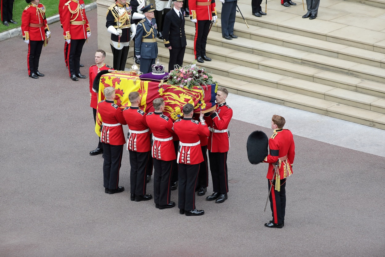 Queen Elizabeth’s coffin in London_rtr--XONHB7JL6ZM73DBSN6VWGQ5TYA.jpg