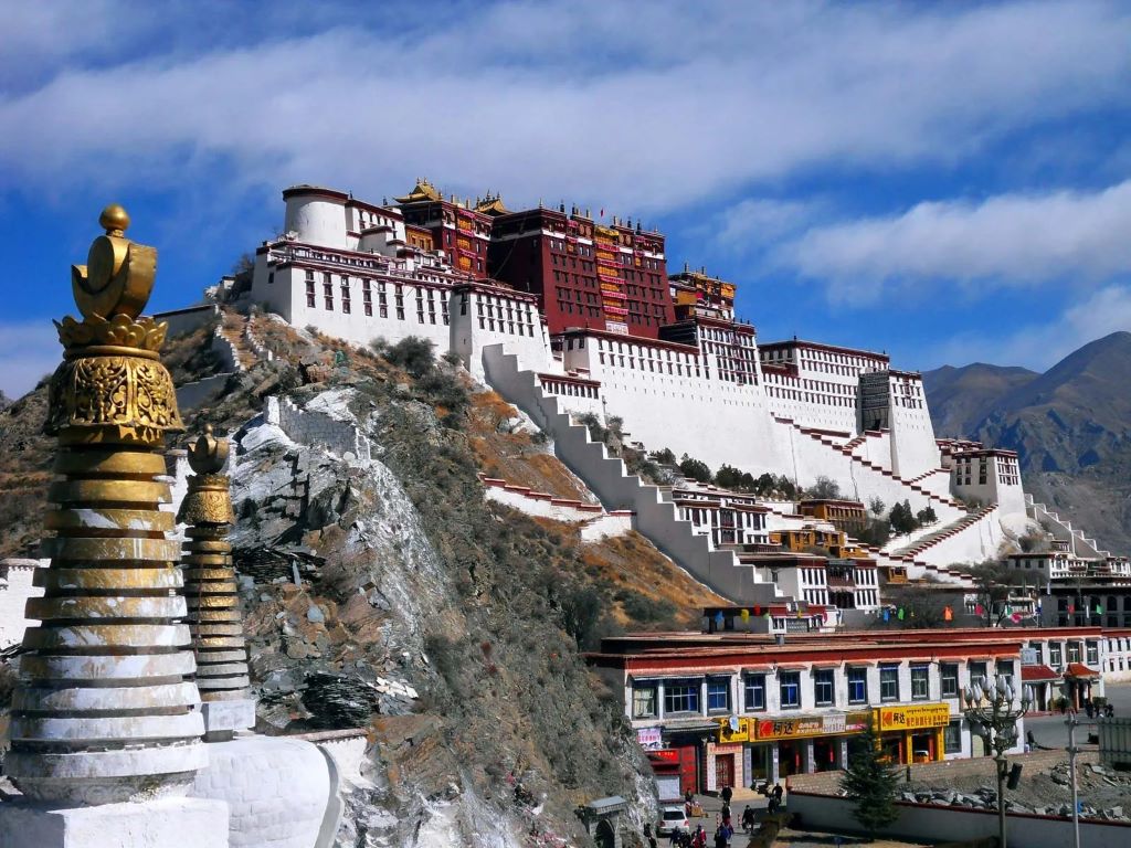 Potala-Palace-Lhasa-China-Tibet-Autonomous-.jpg