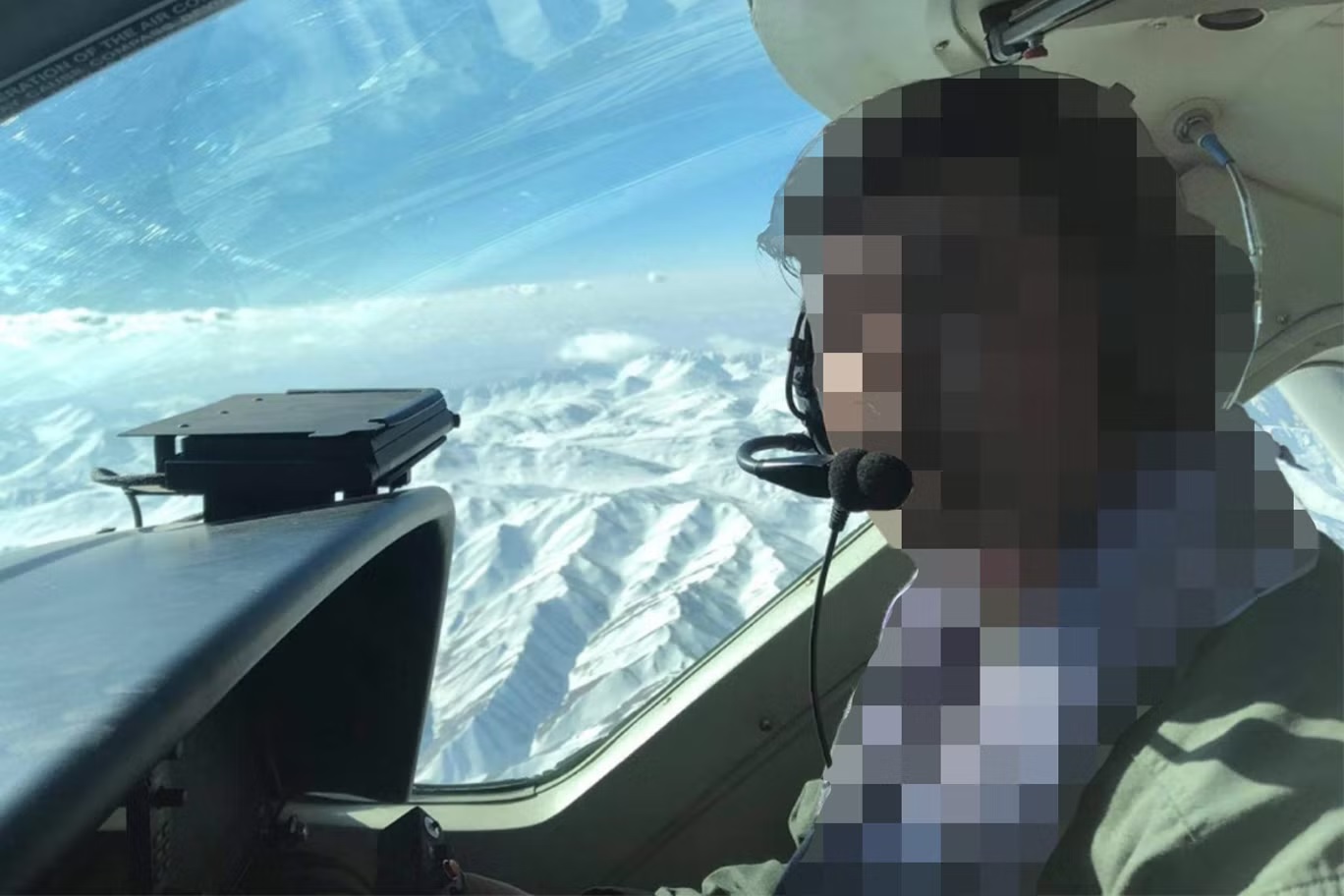 ينتاب الطيار شعور بالقلق على أسرته التي لا تزال في أفغانستان (من المصدر)