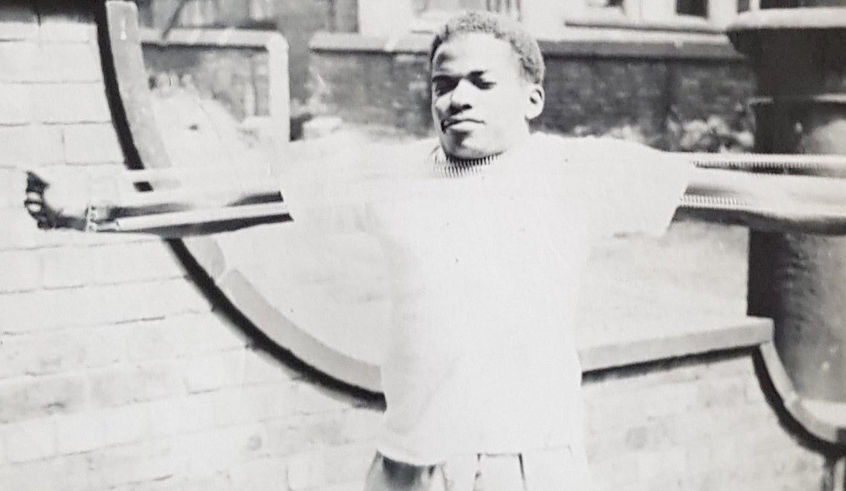 Alford Gardner in Leeds in the 1940s_مأ.jpg