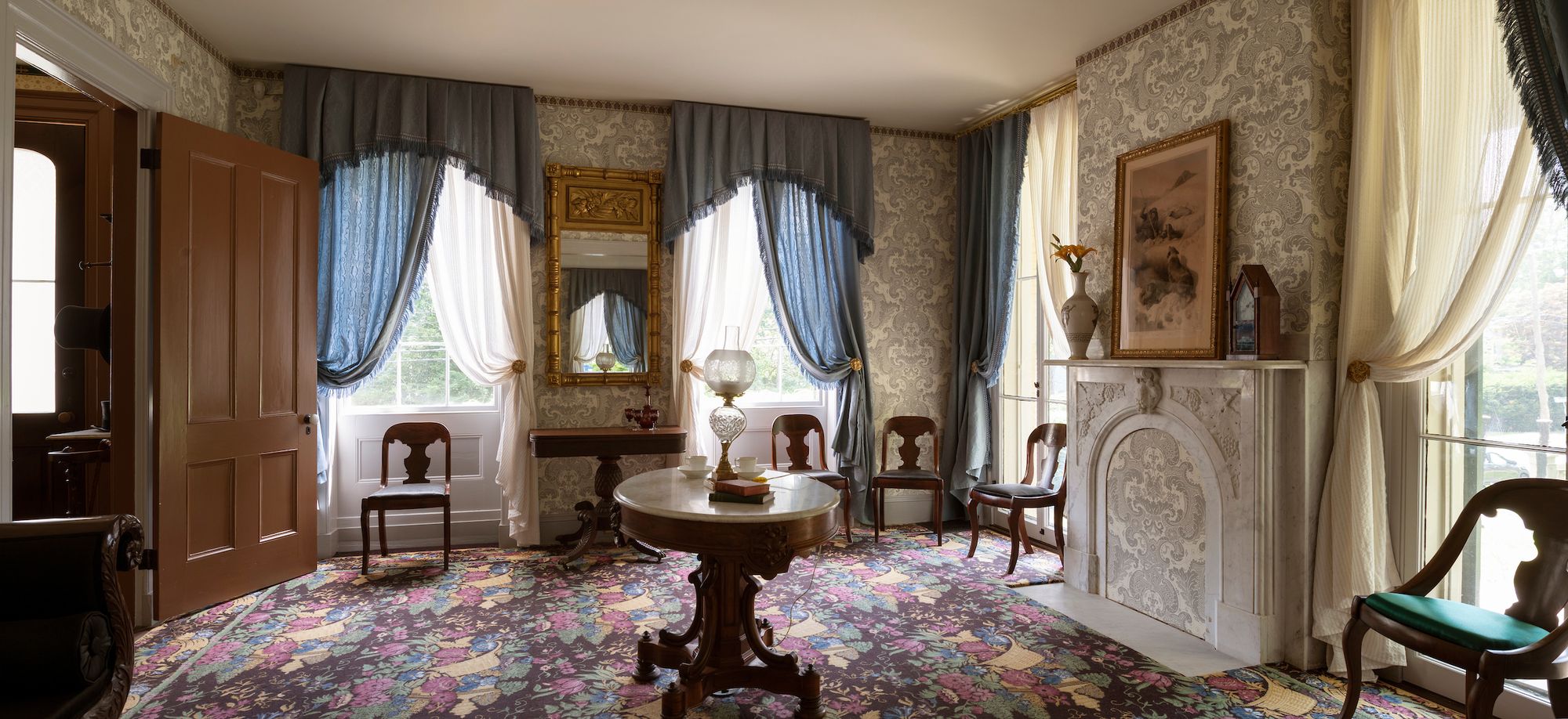 South-Parlor-Ultra-Wide--Credit_Jon-Crispin--Courtesy-of-the-Emily-Dickinson-Museum-.jpg