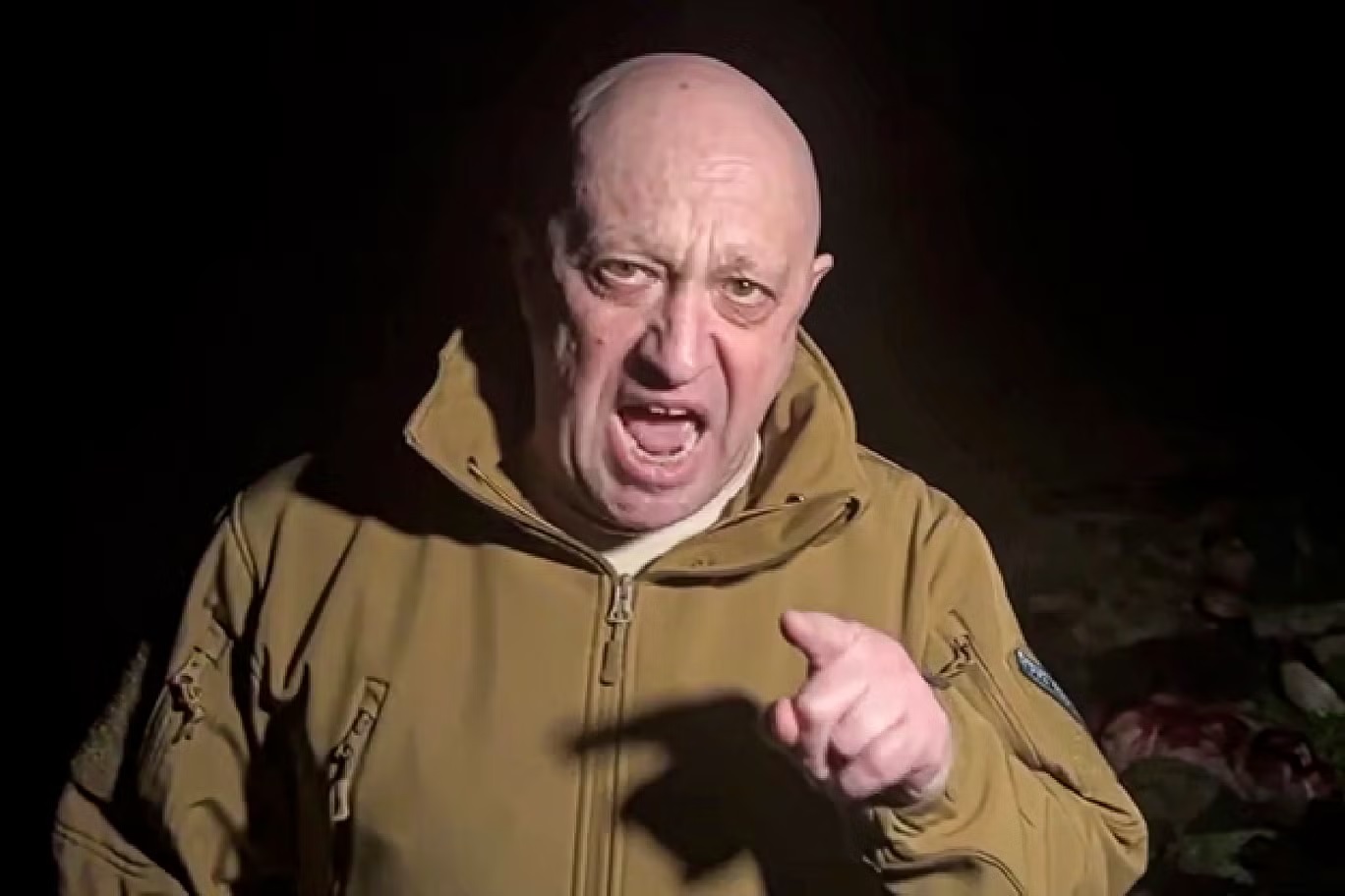 بريغوجين في أحد مقاطع الفيديو الصاخبة التي نشرها ضد القيادة العسكرية الروسية (أ ب)