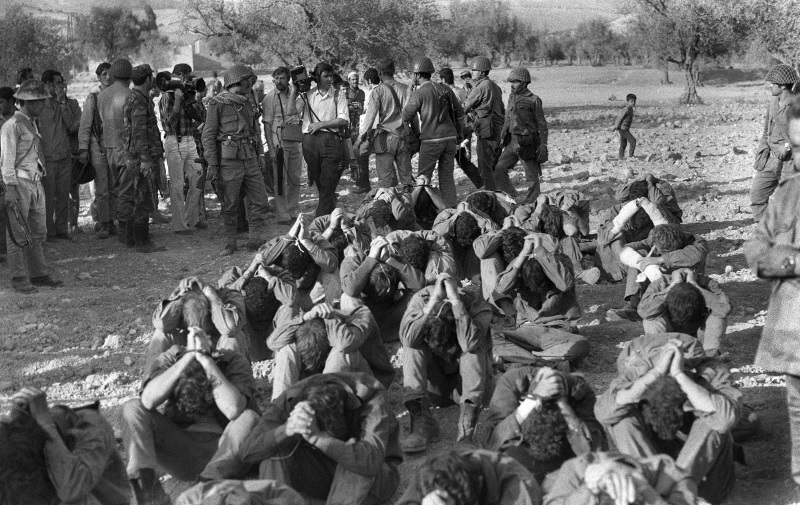 Israeli officers prisoners captured by Syrian troops on the Golan front oct 16 afp.jpg