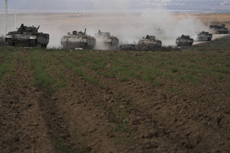 Israeli armoured personnel carriers 2 ap.jpg