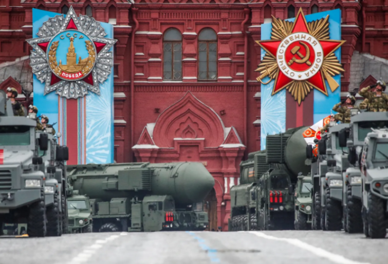 منظومة من الصواريخ الباليستية الروسية العابرة للقارات في موسكو بتاريخ مايو 2023