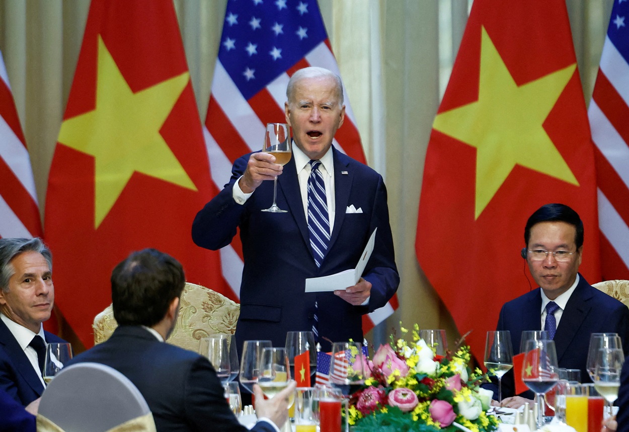 Biden holding a press conference in Hanoi_rtr---YYWZECVXBNIALJHCXADIXY3N24.jpg