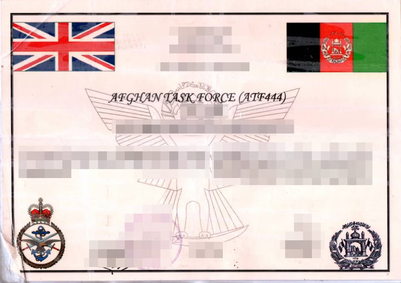 حصلت "اندبندنت" وموقع لايتهاوس ريبورتس الاستقصائي ومحطة "سكاي" على مئات الوثائق والصور التي رفعها عناصر "تريبلز" إلى وزارة الدفاع في معرض تقديم طلبات الحصول على مساعدة (اندبندنت)