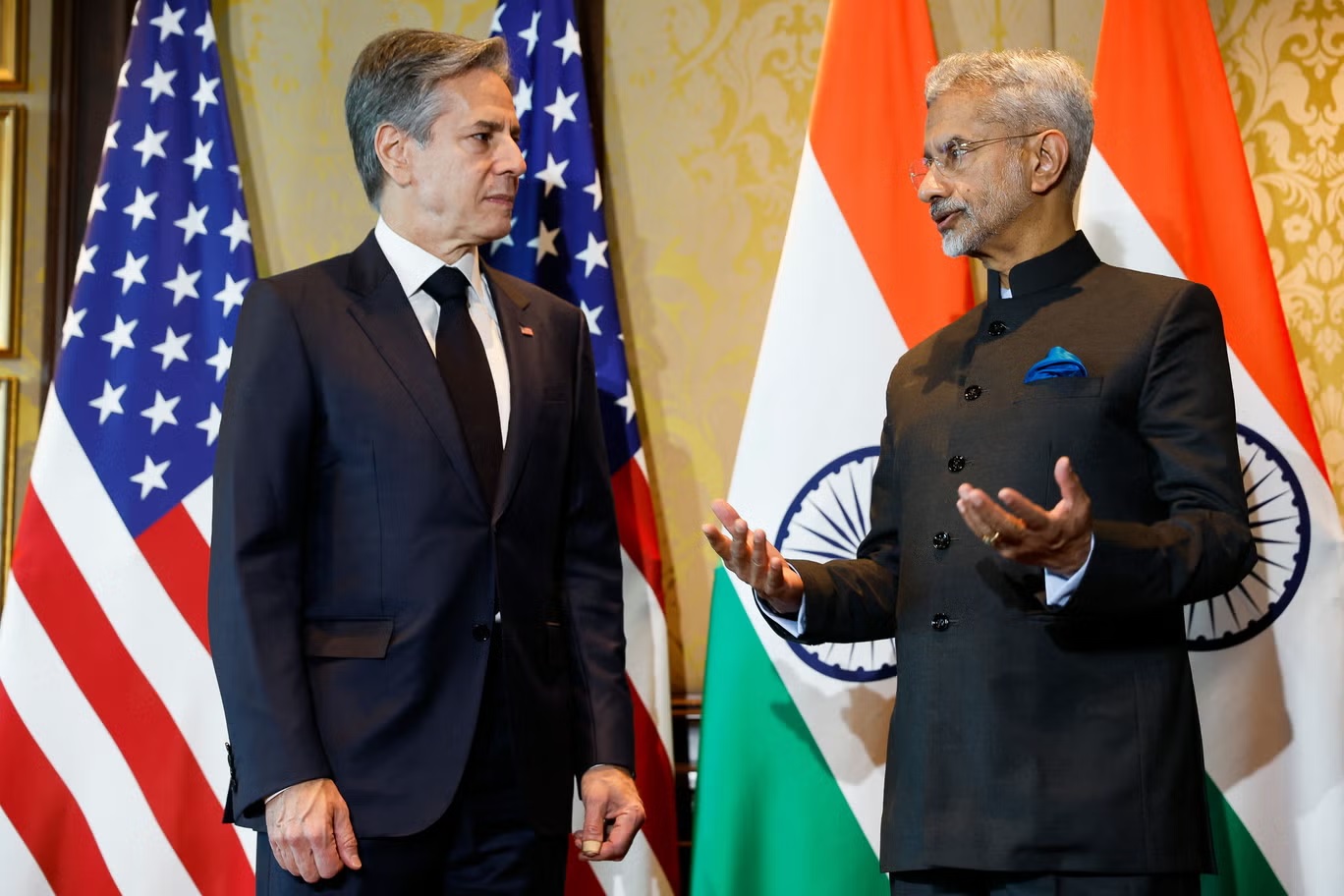 وزير الخارجية الأميركي أنتوني بلينكن (يسار) يلتقي بوزير الشؤون الخارجية الهندي س. جايشانكار، قبل الحوار الوزاري بين الهند والولايات المتحدة "2+2" (أ ف ب عبر غيتي)