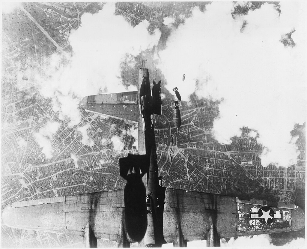 United_States_bombing_raid_over_a_German_city_-_NARA_-_197269.jpg
