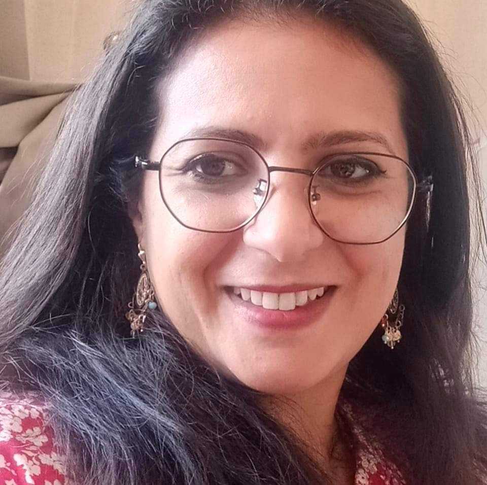 thumbnail_الكاتبة رباب كساب.jpg