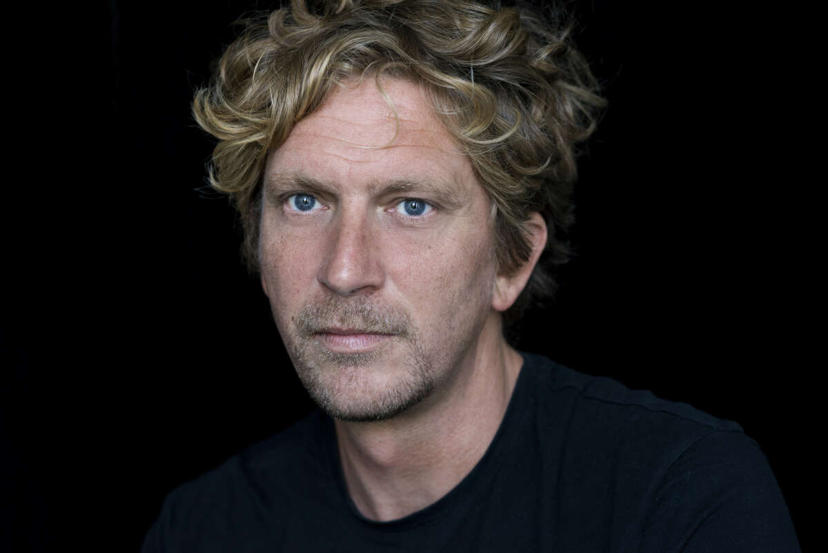 كاتب فرنسي يروي أحوال المقاتلين على جبهات سوريا وأوكرانيا