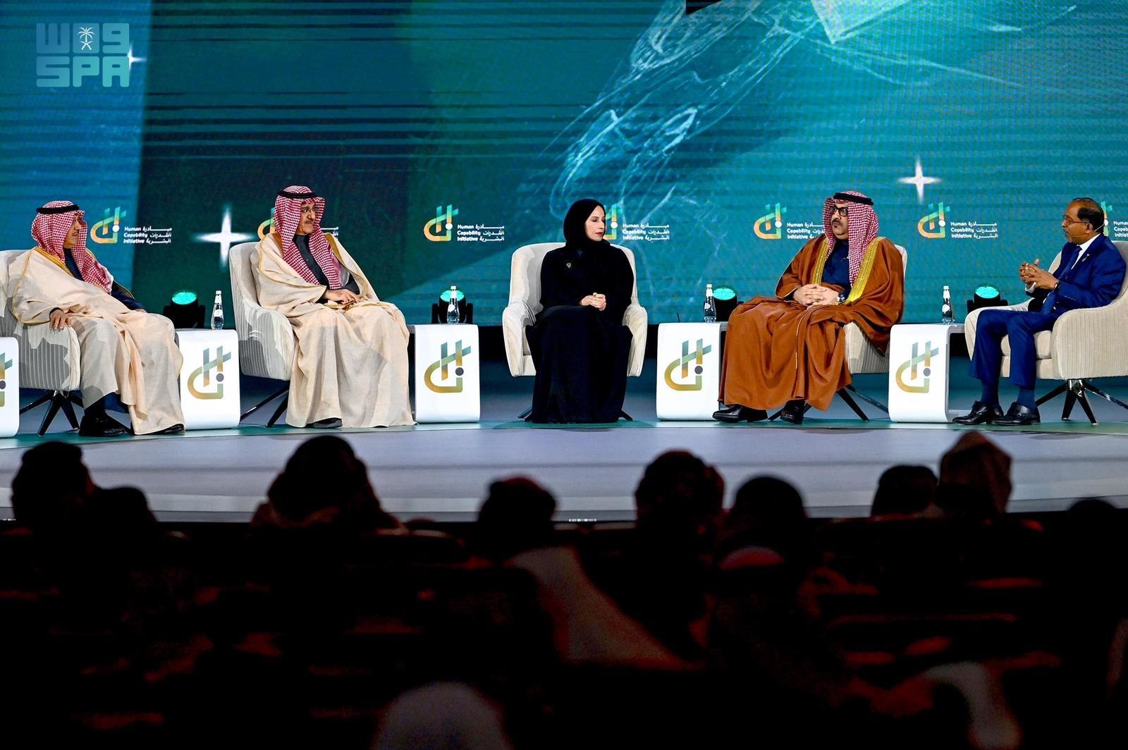 خبرات عالمية تسهم في تطوير المناهج السعودية