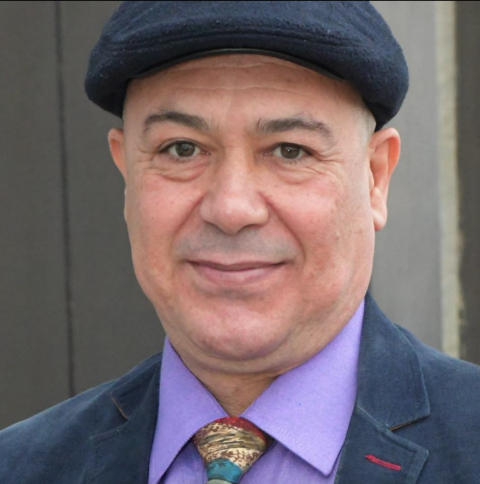 الروائي علي حسن (صفحة الكاتب على الفيس.png