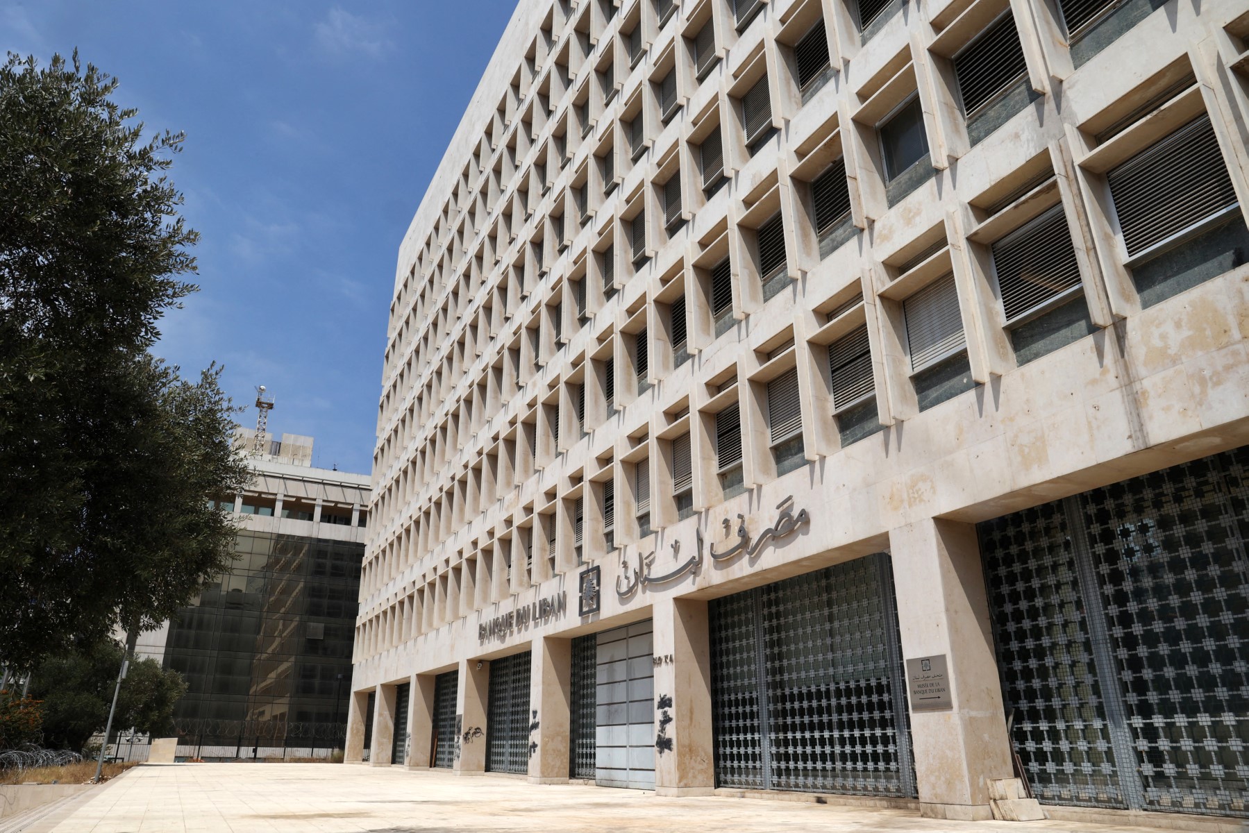 المودعون في لبنان ورحلة الوقوع بالفخ