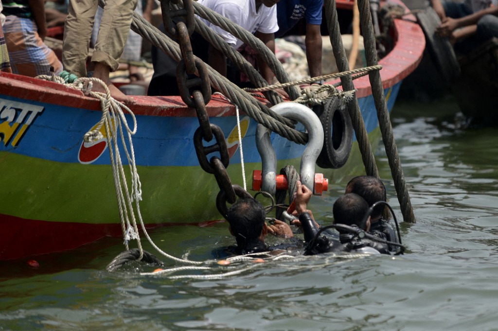 AFP__20140516__Del6320447__v1__Preview__BangladeshFerryCapsize.jpg