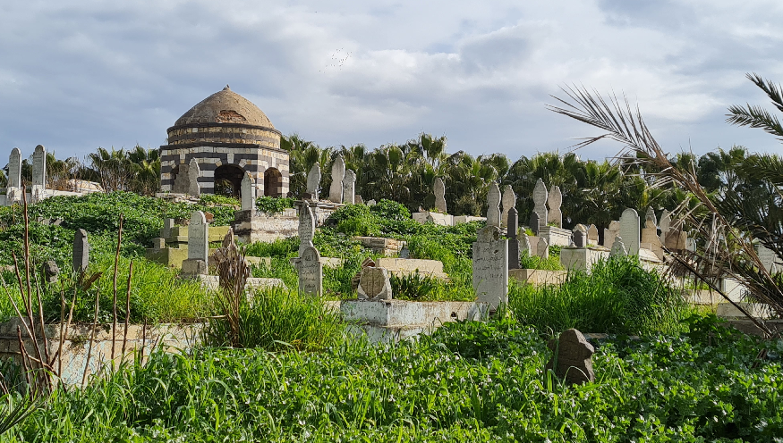 قبور سوريا للأثرياء ولفقرائها مقابرهم الحزينة وقراهم البعيدة