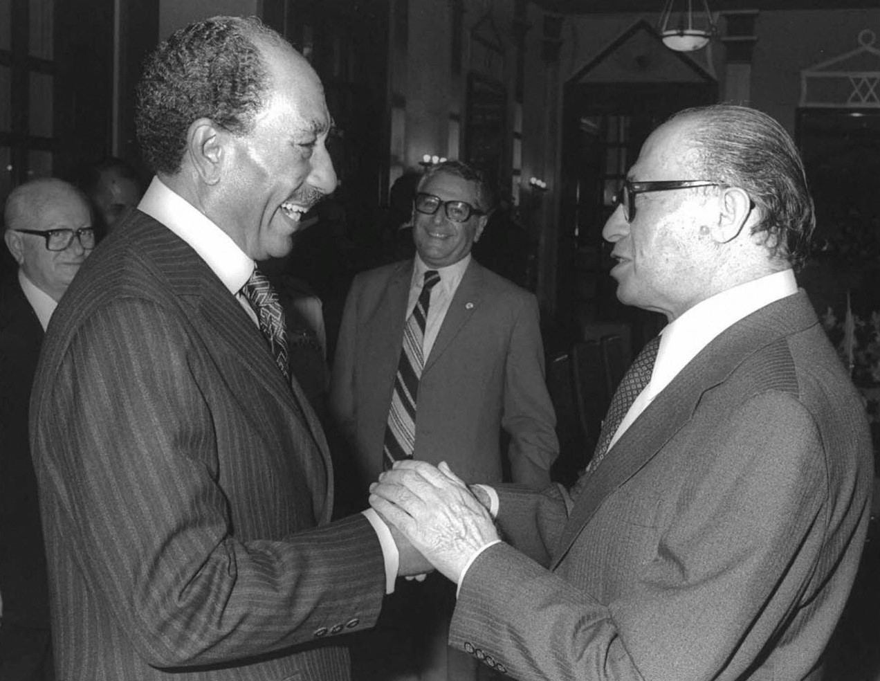 أنور السادات وبيجن (أ ف ب).jpg