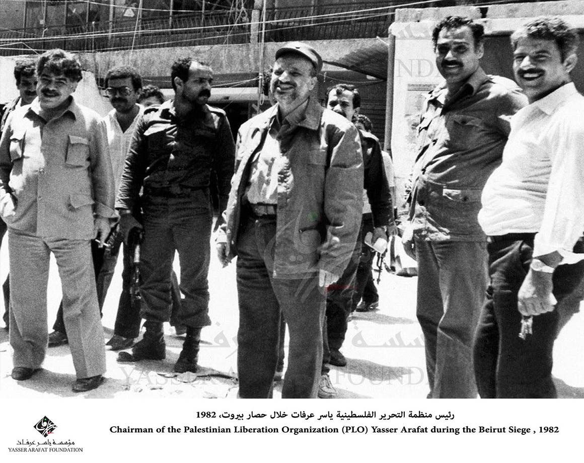 رئيس منظمة التحرير الفلسطينية ياسر عرفات خلال الاجتياح عام 1982 (مؤسسة ياسر عرفات)