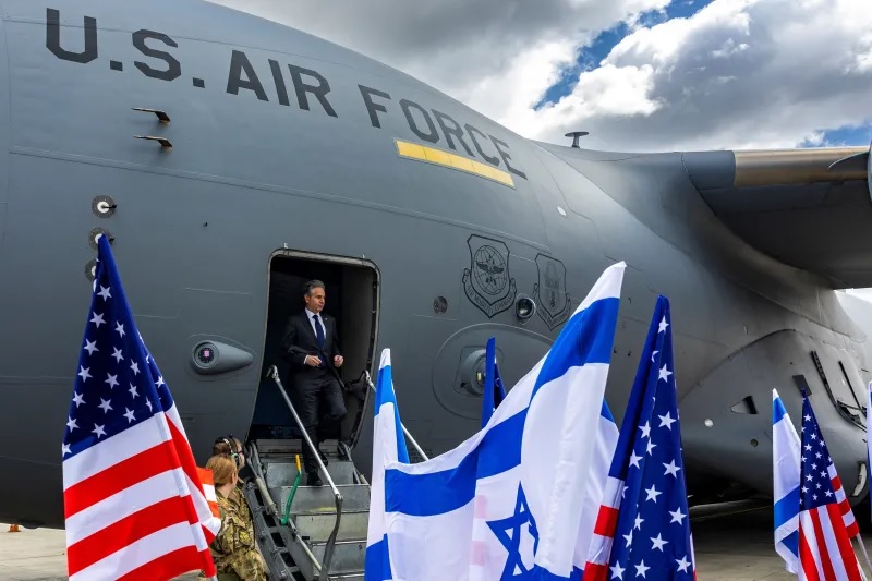 وزير الخارجية الأميركي أنتوني بلينكن يصل إلى إسرائيل لإجراء محادثات، تل أبيب، مارس 2024 (إيفلين هوكشتاين/ رويترز)