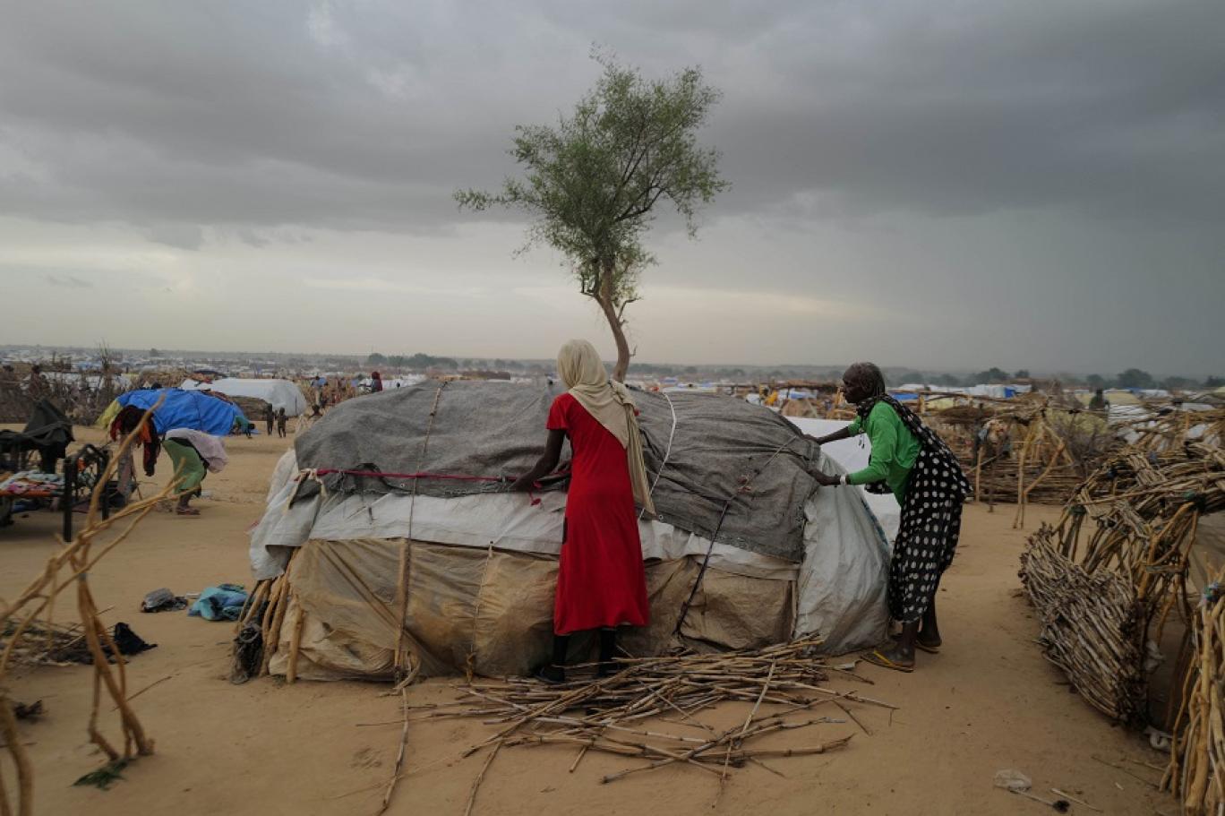 نزح أكثر من ثلاثة ملايين شخص منذ اندلاع الحرب بين الجيش السوداني وقوات "الدعم السريع" (رويترز)