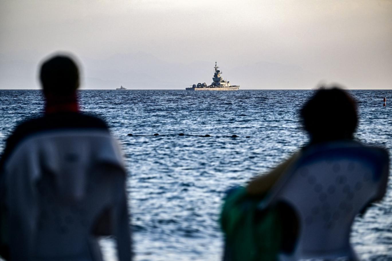 سارعت قوى دولية إلى حشد قواتها في البحر الأحمر لحماية الملاحة من هجمات الحوثيين (أ ف ب).jpg