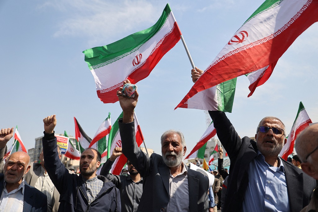 الإيرانيون يهتفون خلال مسيرة مناهضة لإسرائيل في طهران، إيران، 19 أبريل، 2024..JPG
