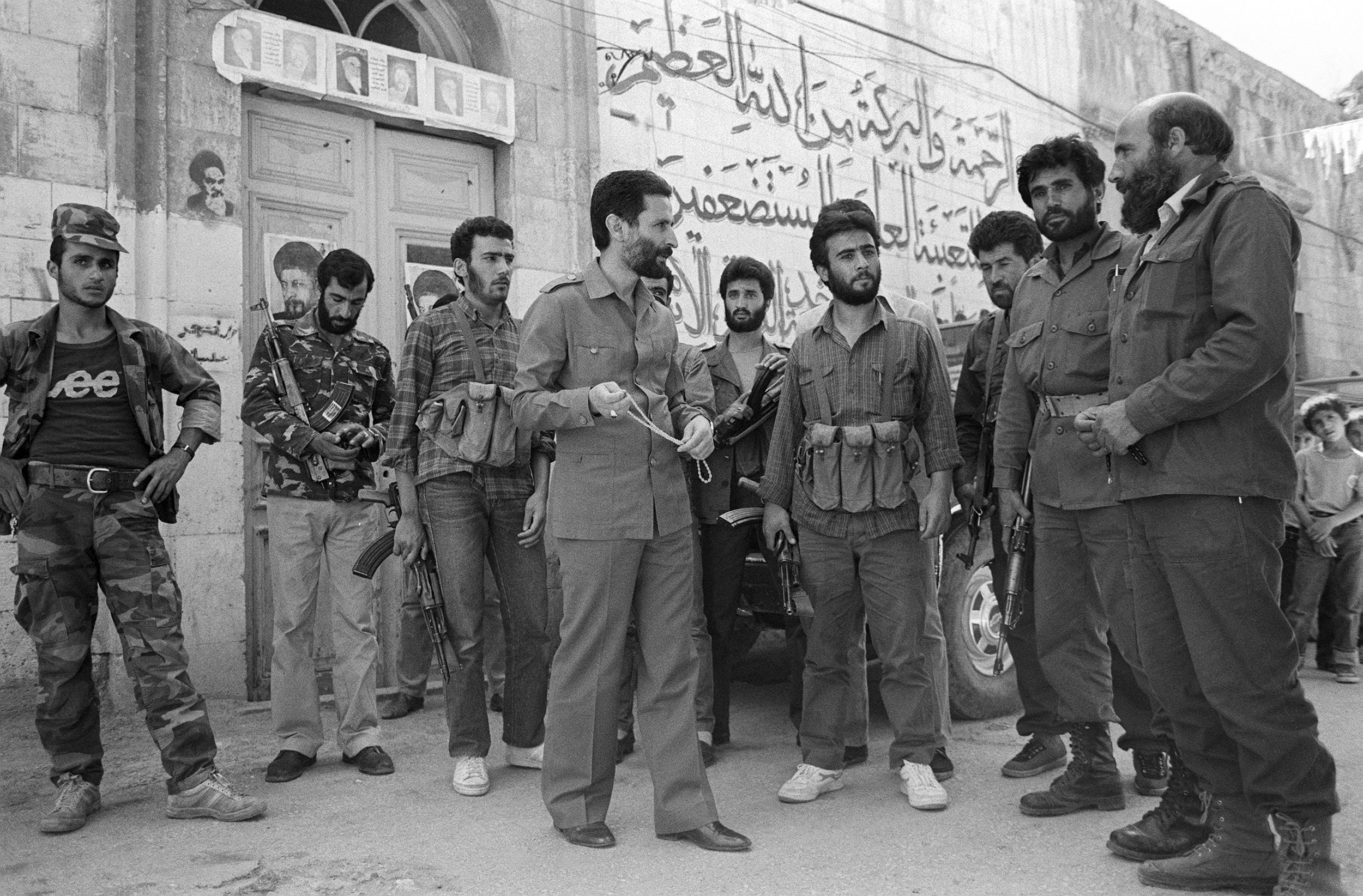 يحدد متابعون عام 1982 بأنه العام الذي تأسس فيه الحزب بدعم مالي وعسكري مباشر من إيران (ا ف ب)