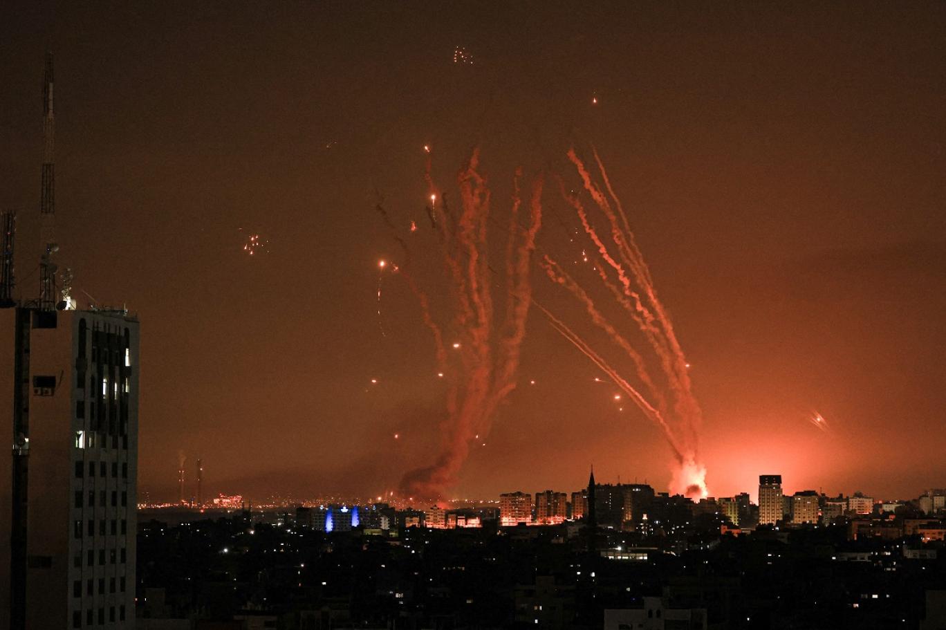 اعترضت تل أبيب وابلا من الصواريخ الباليستية الإيرانية  (أ ف ب).jpg