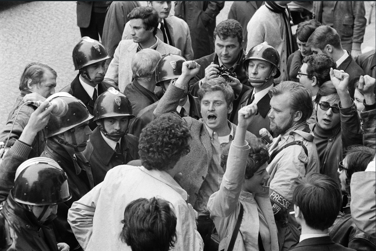 الزعيم الطلابي.jpg