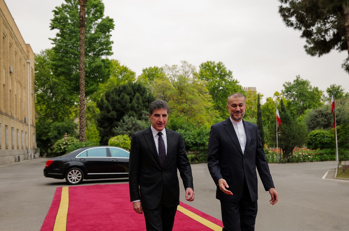 لقاء نيجيرفان بارزاني مع وزير الخارجية الإيراني (موقع رئاسة إقليم كردستان العراق).jpg