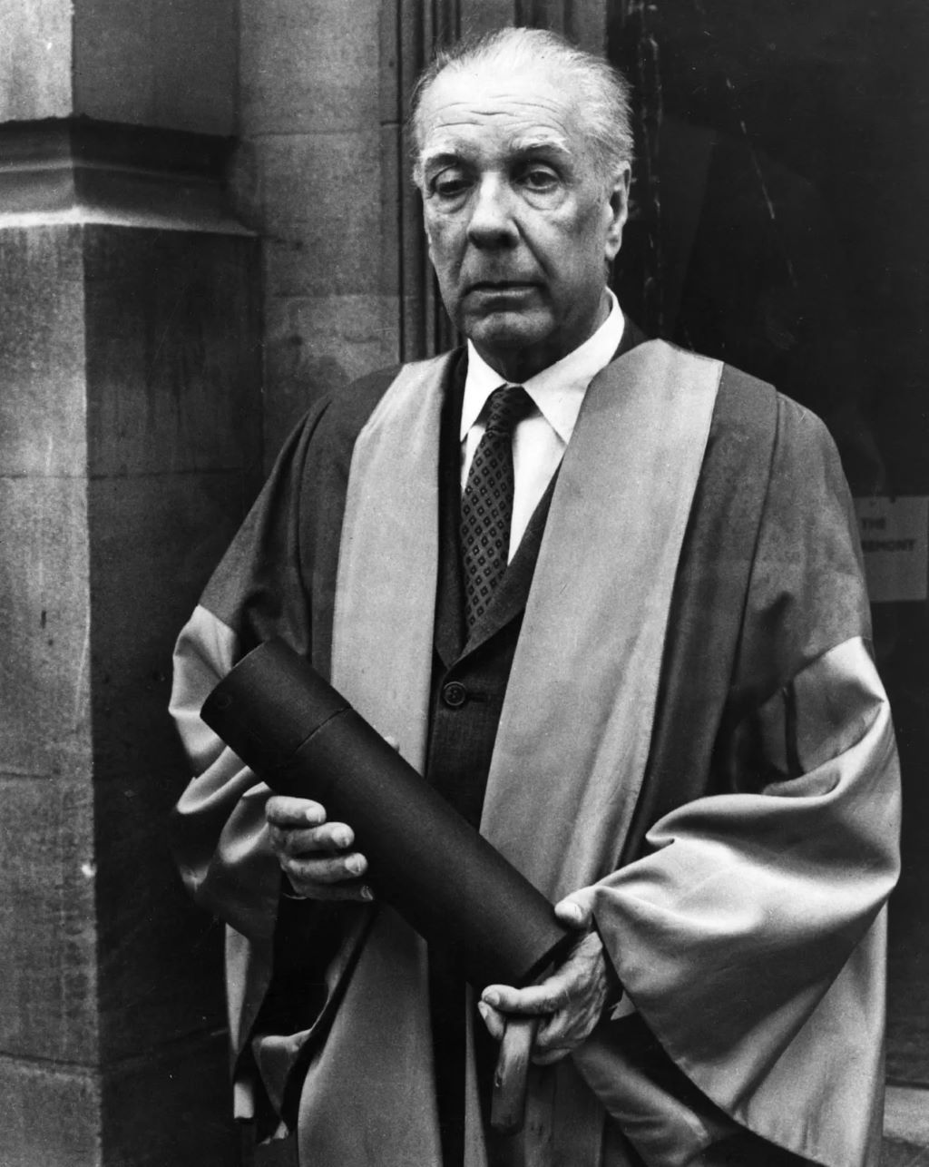 Borges-receiving-doctorate-Oxford-University-1970.jpg