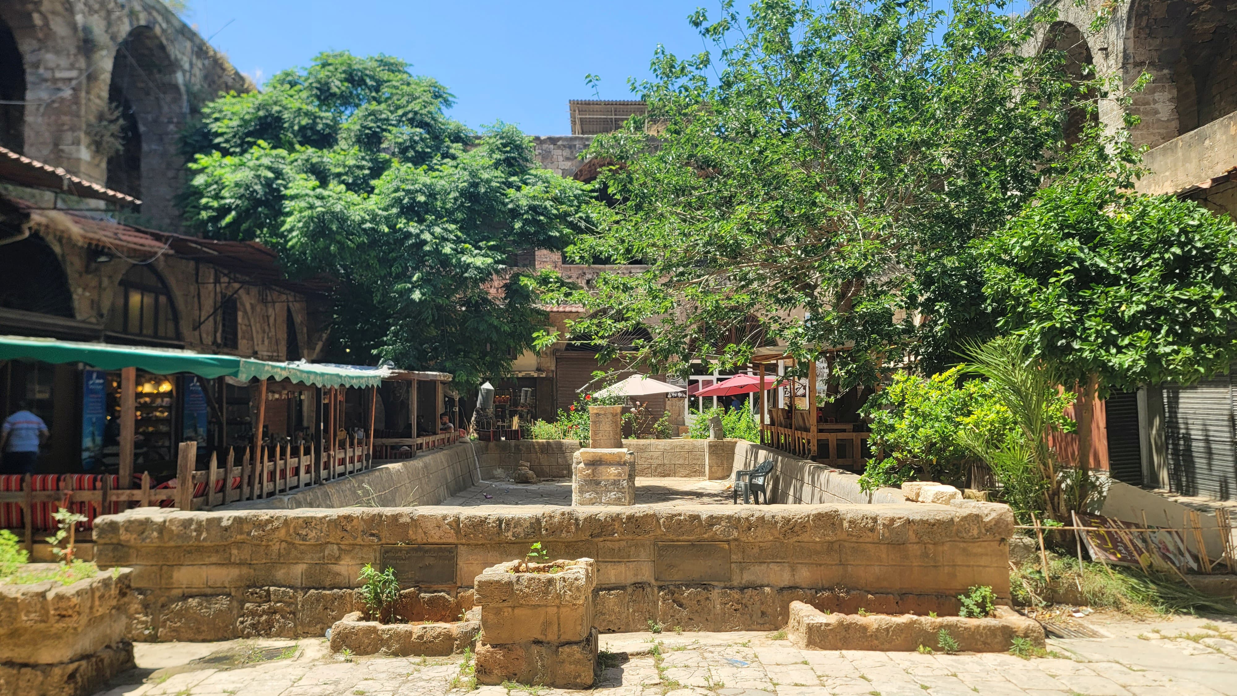 جولة سريعة في طرابلس كافية لينبهر الزائر بالتفاصيل التي تزخر فيها المدينة (اندبندنت عربية)